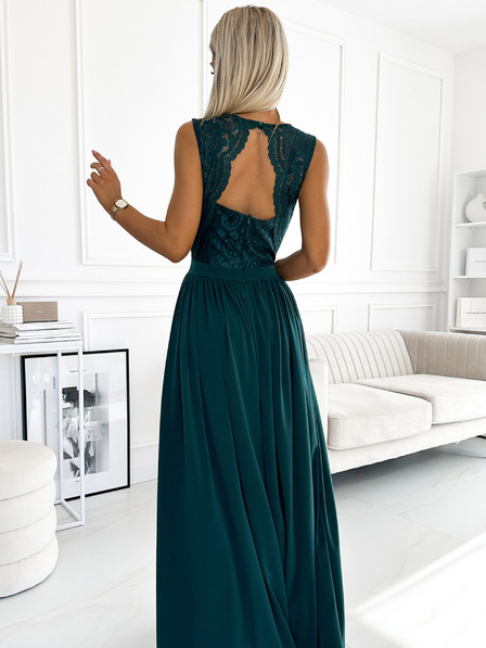 numoco Дълга рокля с дантелено деколте - зелена Numoco LEA