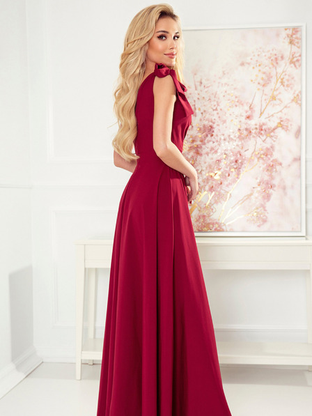 numoco Дълга рокля с деколте и връзки на раменете - бургундско Numoco ELENA