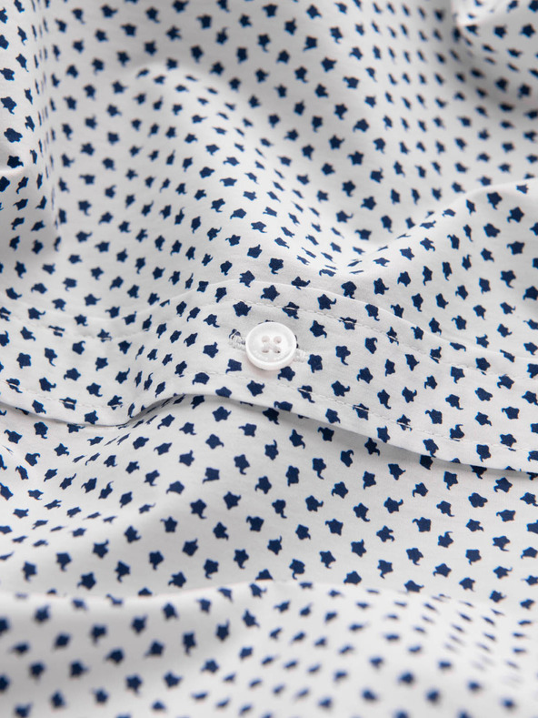 Ombre Clothing Бяла мъжка риза с шарки Ombre Clothing