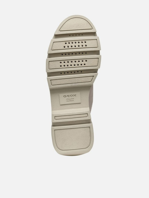 Geox Бежова дамска котешка обувка Geox Vilde