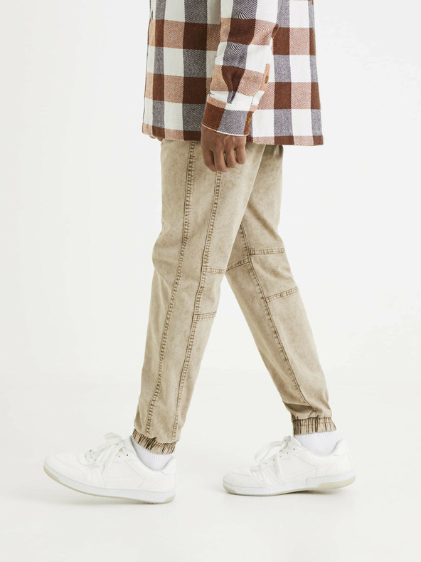 Celio Бежов мъжки панталон на райета Celio