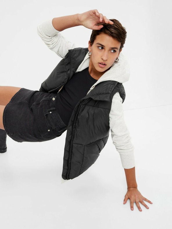 GAP Стеганна жилетка с цип GAP