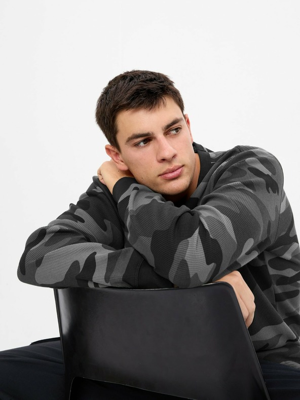 GAP Тениска с армейски десен GAP