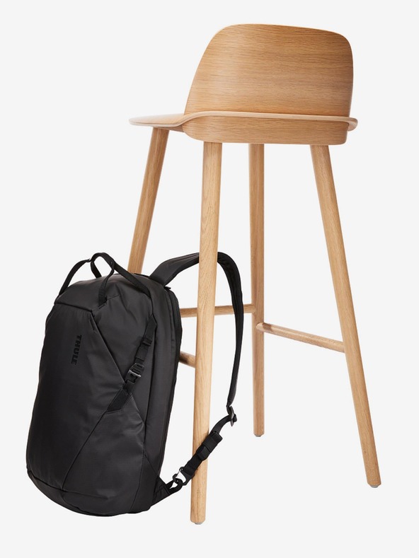 Thule Черна мъжка раница Thule Tact 16L
