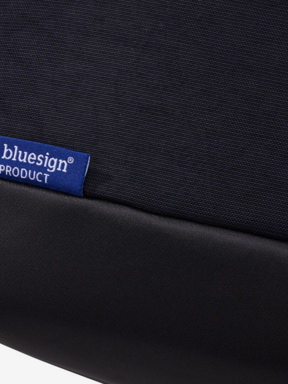 Thule Черна чанта за рамо Thule Paramount с обем 14 л