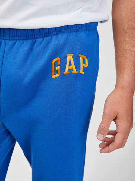 GAP Спортни панталони с бродирано лого и поларена материя GAP