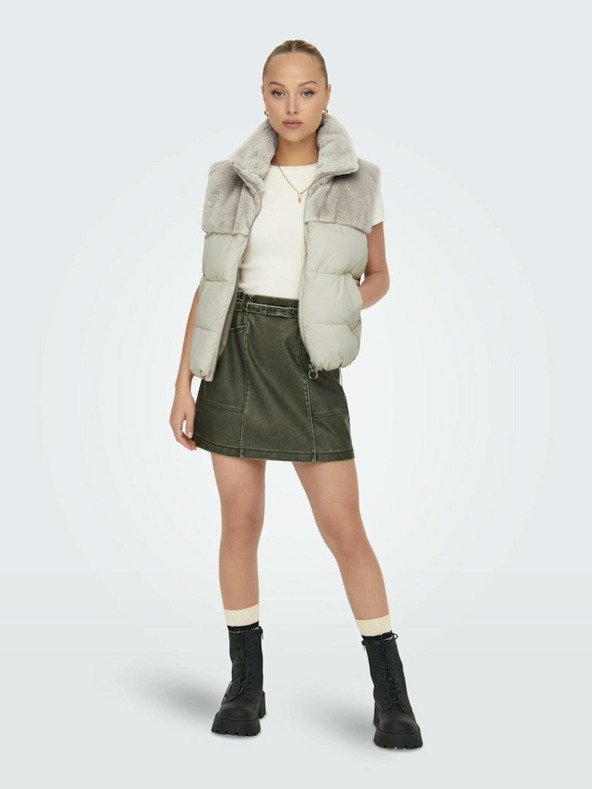 ONLY Бежова ватирана жилетка за жени ONLY Wanja