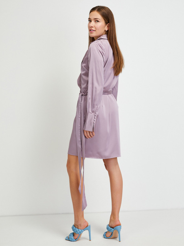 Guess Светлолилава дамска рокля Guess с лъскава обвивка