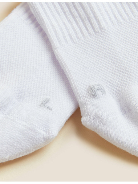 Marks & Spencer Комплект от пет чифта дамски спортни чорапи в бяло Marks & Spencer Trainer Liners™