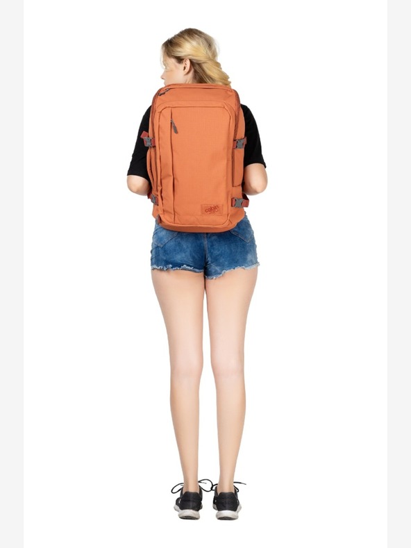 CabinZero Оранжева унисекс раница CabinZero Adventure Sahara Sand (32L)