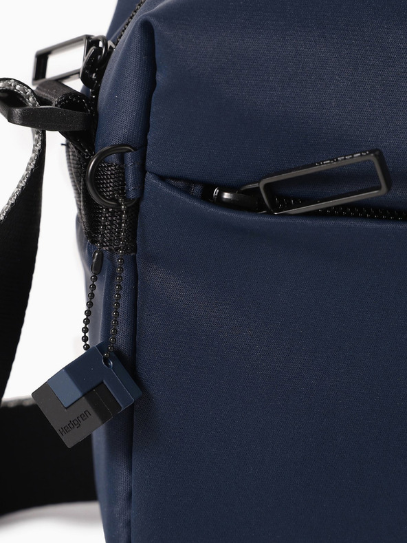 Hedgren Тъмно синя дамска чанта Hedgren Neutron M