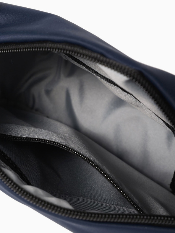 Hedgren Тъмно синя дамска чанта Hedgren Neutron M