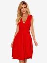numoco ELLENA - Елегантна рокля с деколте и плисе - червено Numoco
