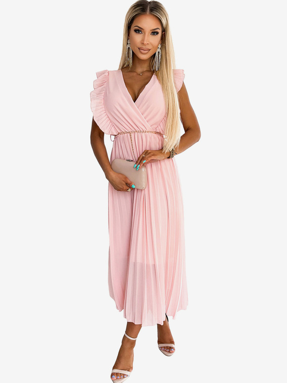 numoco GIORGIA Плисирана рокля с волани, деколте и златна верижка - прасковена Numoco