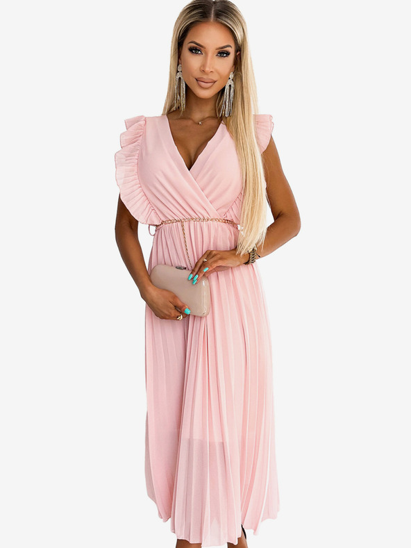 numoco GIORGIA Плисирана рокля с волани, деколте и златна верижка - прасковена Numoco