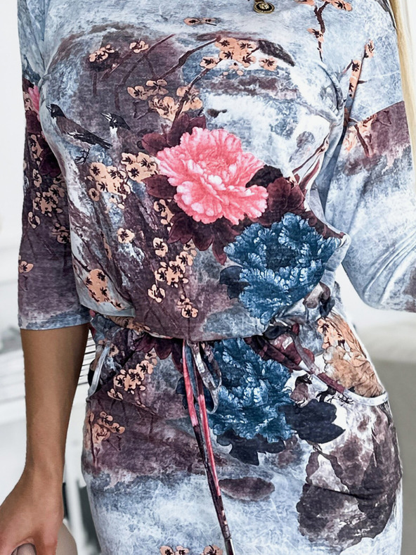 numoco Спортна рокля - цветя на каменен фон Numoco