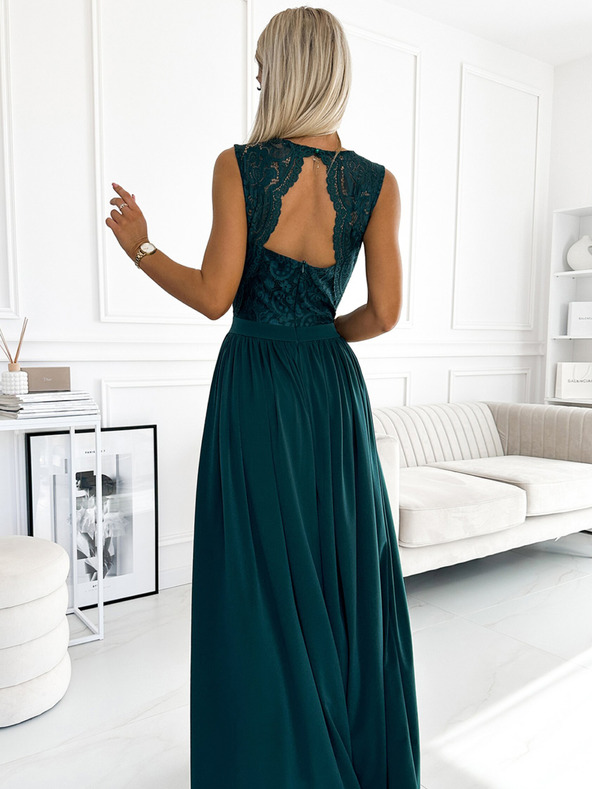 numoco Дълга рокля с дантелено деколте - зелена Numoco LEA
