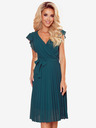 numoco Плисирана рокля с деколте и волани - зелена Numoco POLINA