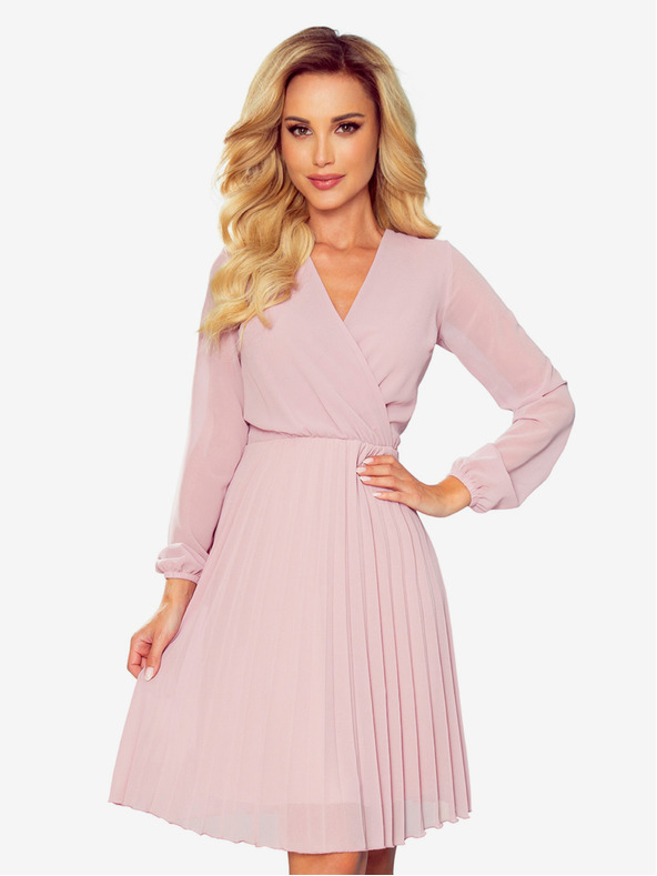 numoco Плисирана рокля с деколте и дълги ръкави - прахово розово Numoco ISABELLE