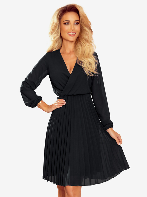 numoco Плисирана рокля с деколте и дълги ръкави - черна Numoco ISABELLE