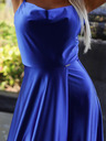numoco Сатенена дълга рокля с изключително деколте на гърба - синя Numoco PERLA