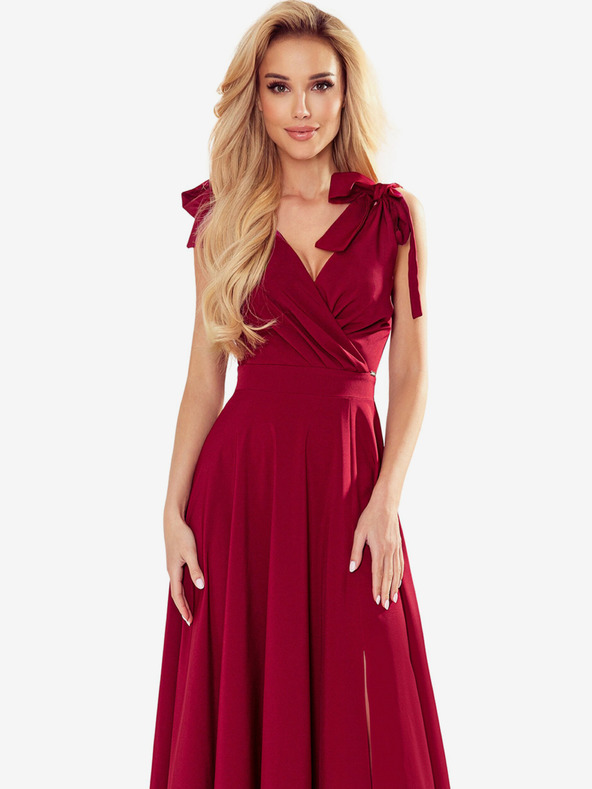 numoco Дълга рокля с деколте и връзки на раменете - бургундско Numoco ELENA