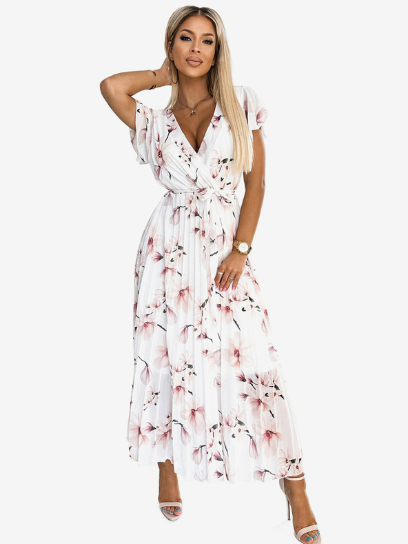 numoco Плисирана миди рокля с деколте и волани - цвят на праскова на бял фон Numoco LISA