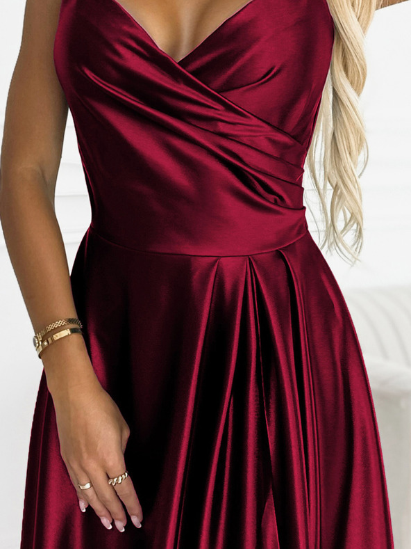numoco Елегантна макси рокля без презрамки от сатен - бургундско Numoco CHIARA