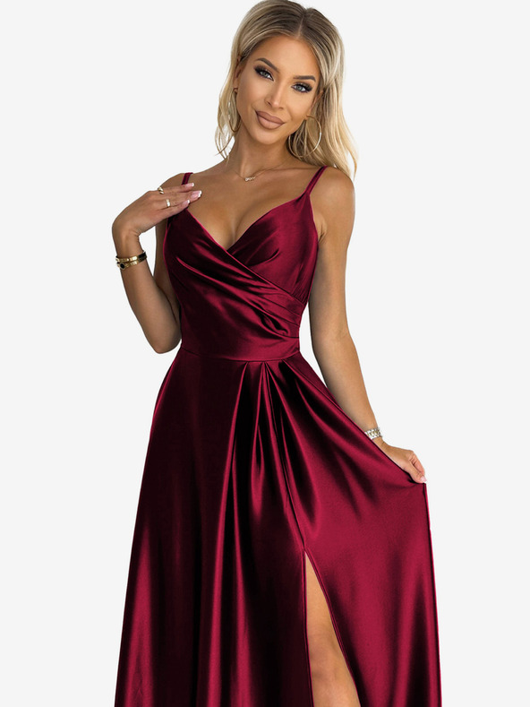 numoco Елегантна макси рокля без презрамки от сатен - бургундско Numoco CHIARA