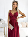 numoco Елегантна дълга рокля от сатен с деколте и разрез на крачолите - бургундско Numoco JULIET