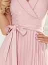 numoco Плисирана рокля с деколте на кърпичка - прахово розово Numoco WENDY