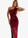 numoco Дълга сатенена рокля с едно рамо и рози - бордо Numoco AURORA