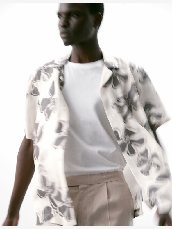 Marks & Spencer Флорална блуза с кубинска яка Marks & Spencer в бяло