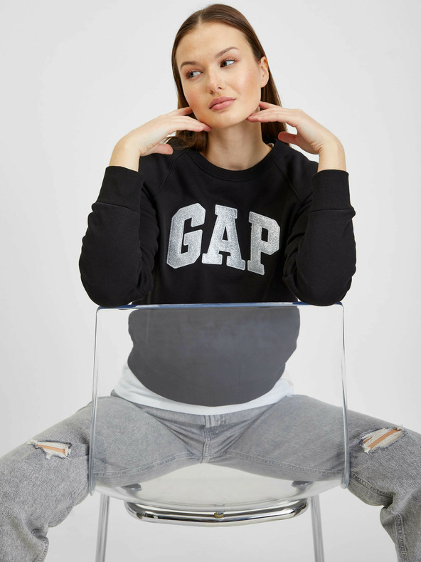 GAP Суитшърт с металическо лого GAP
