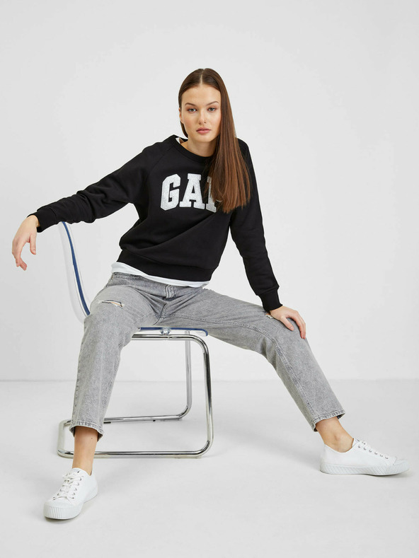 GAP Суитшърт с металическо лого GAP