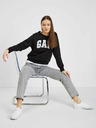 GAP Суитшърт с металическо лого GAP