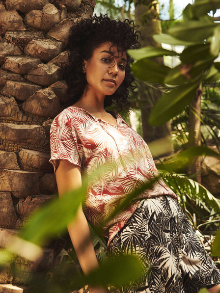 Moodo Бяла и червена дамска шарена блуза Moodo