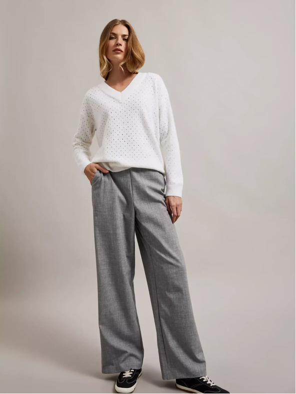 Moodo Бял ажурен пуловер с V-образно деколте Moodo