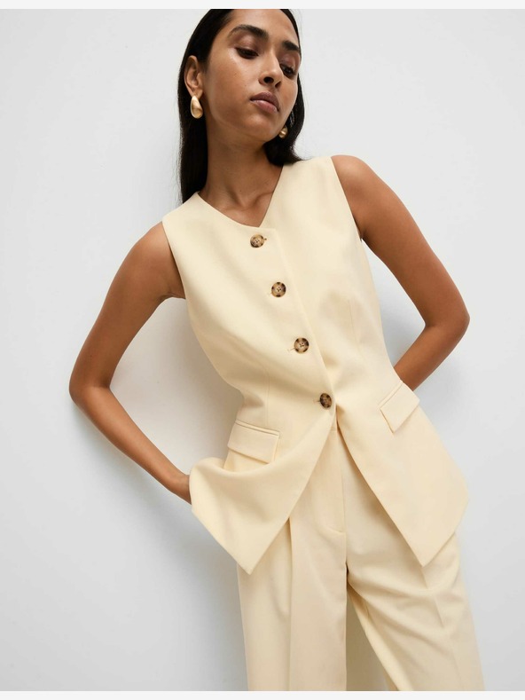 Marks & Spencer Едноредна жилетка с дълги ръкави, леко вталена Marks & Spencer жълта