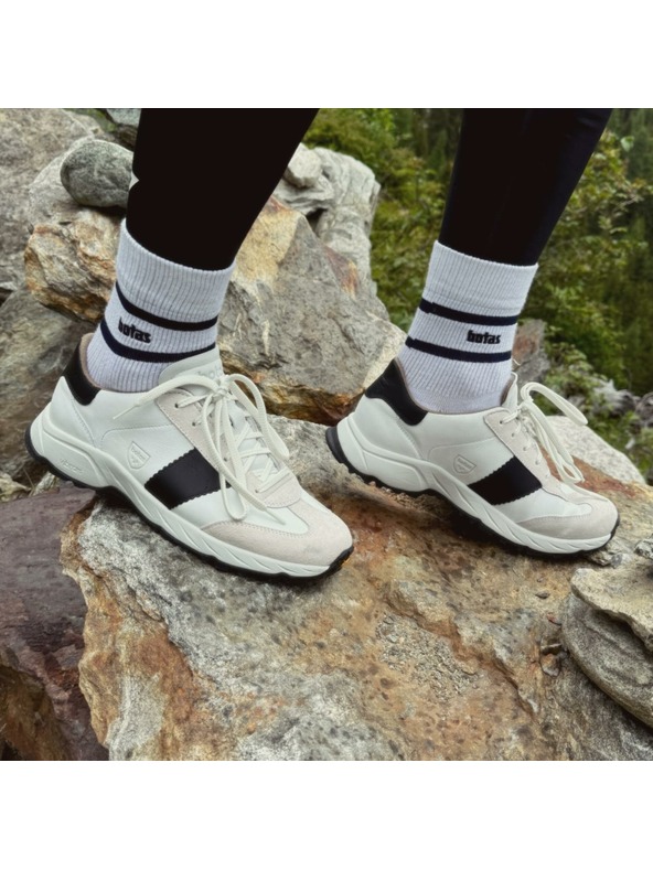 Vasky Botas Nordic Shadow - Дамски кожени туристически спортни обувки бяло-черни, българско производство от Злин