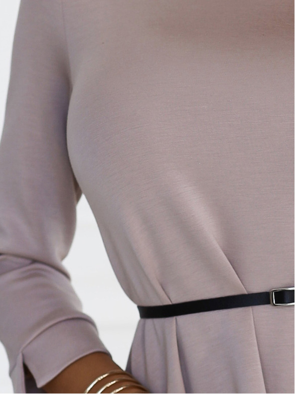 numoco Класическа рокля с трапец и черен колан - бежова Numoco