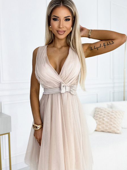 numoco 523-3 Рокля от тюл с деколте и панделка - бежова