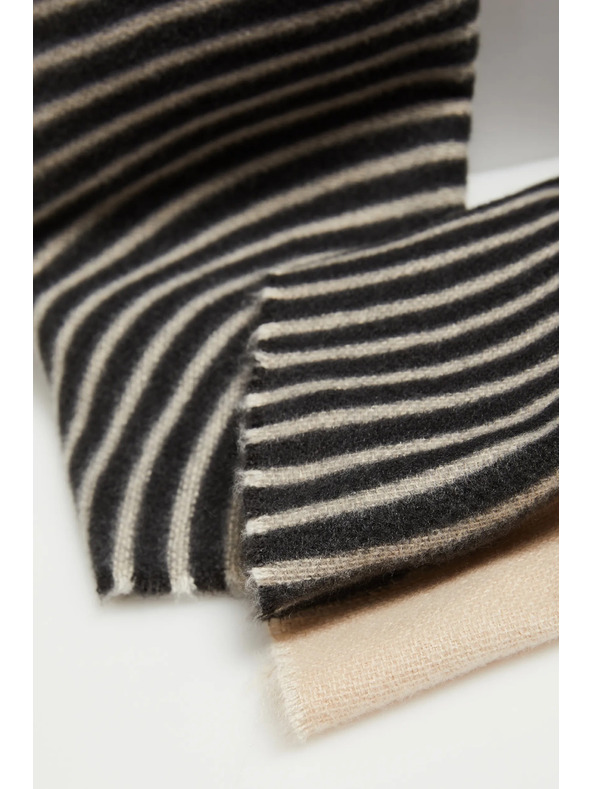 Moodo Черно-бежов дамски шал с десен Moodo