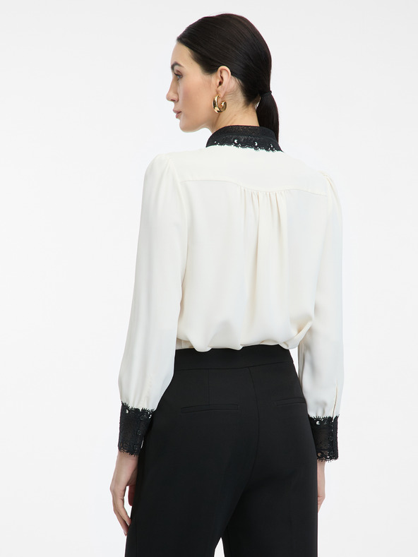 Orsay Кремава дамска риза с контрастна яка ORSAY