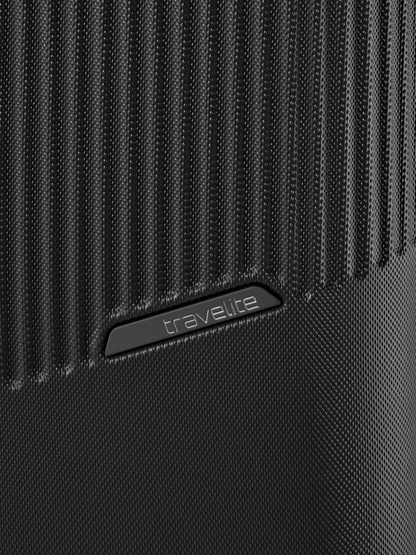 Travelite Черен пътнически куфар Travelite Bali M