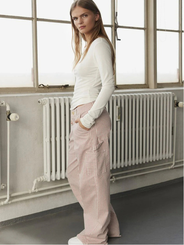 Sofie Schnoor Бели и червени дамски раирани торбести панталони Sofie Schnoor