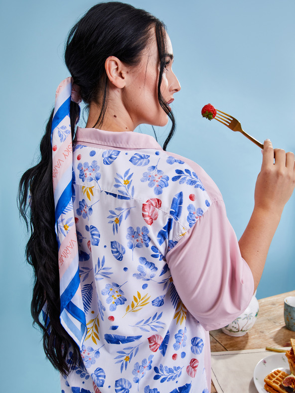 ZOOT.collab Син и розов дамски шал на цветя от колекцията BESKY by ZOOT