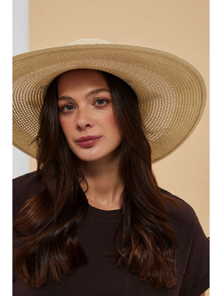 Moodo Светло бежова дамска шапка