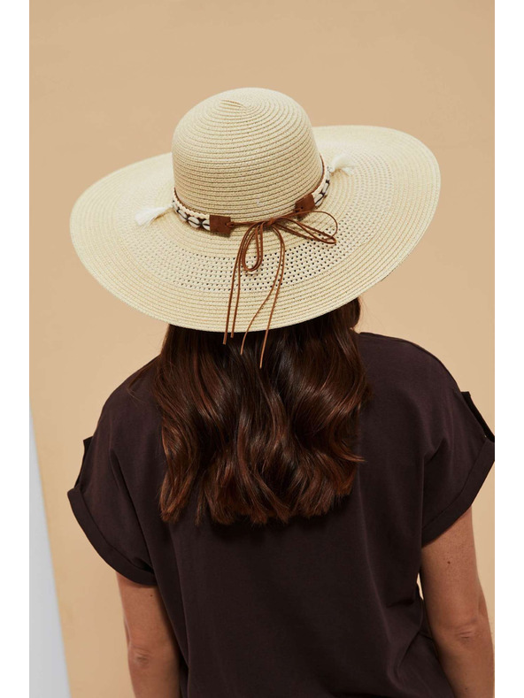 Moodo Светло бежова дамска шапка