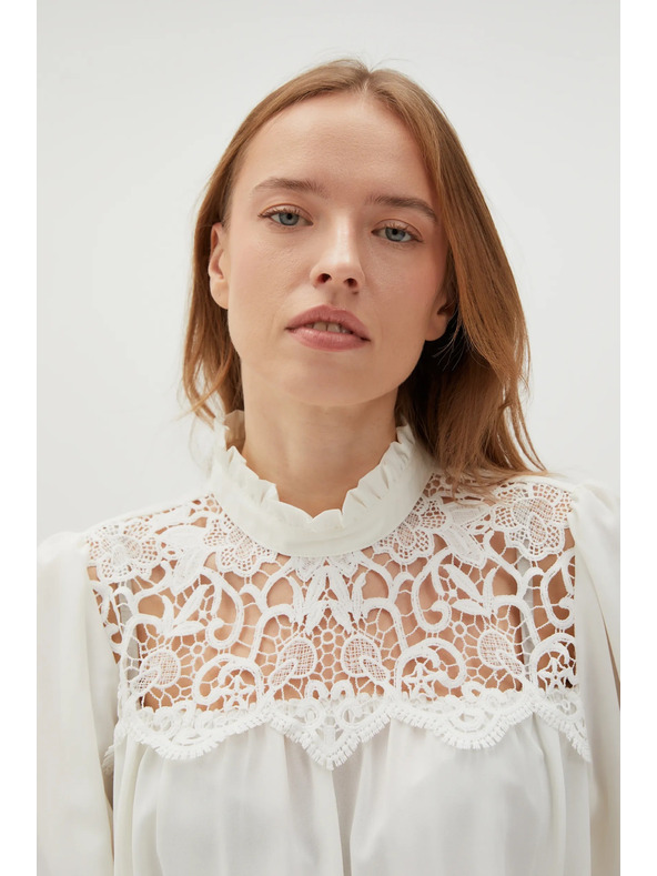 Moodo Бяла дамска блуза с дантела
